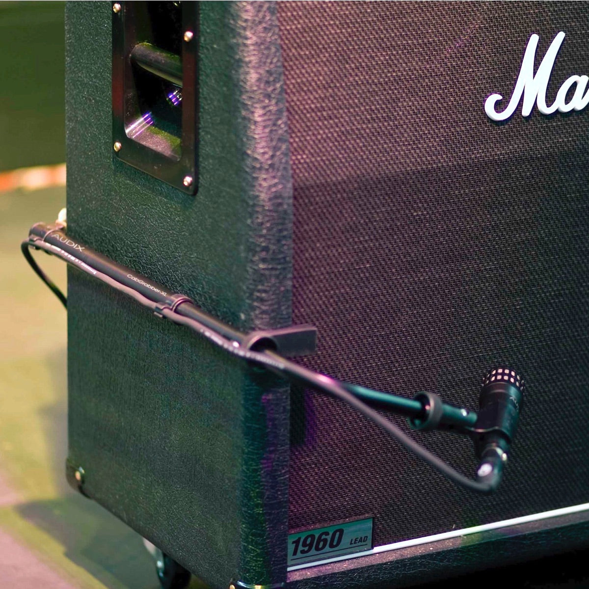 Audix CabGrabber-XL Compact Mic Clamp for Large Amps and Bass Cabinets, mounted with i5 mic
