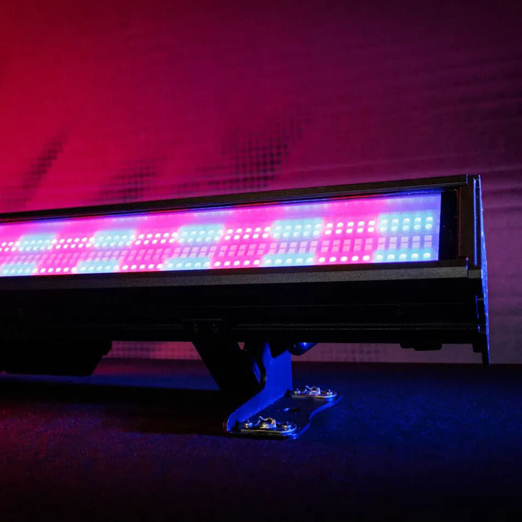 Blizzard Lighting STICKnado Great White - RGB Pixel and White FX, IP65 batten fixture, stage 1