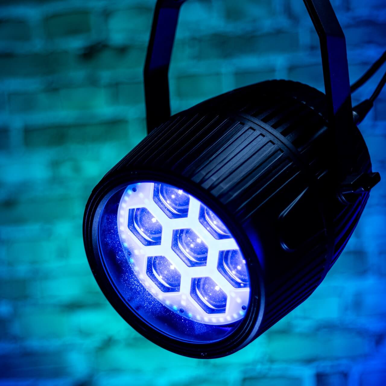 Blizzard Lighting Motif Settelenti RGBA - LED Zoomable PAR + FX, installed