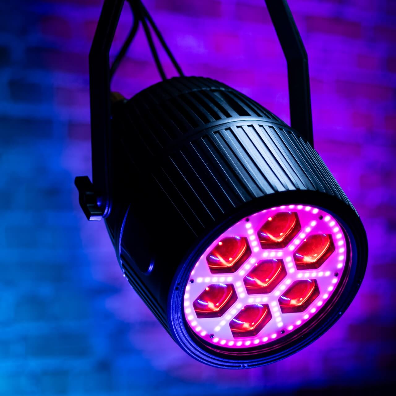 Blizzard Lighting Motif Settelenti RGBW - LED Zoomable PAR + FX, installed