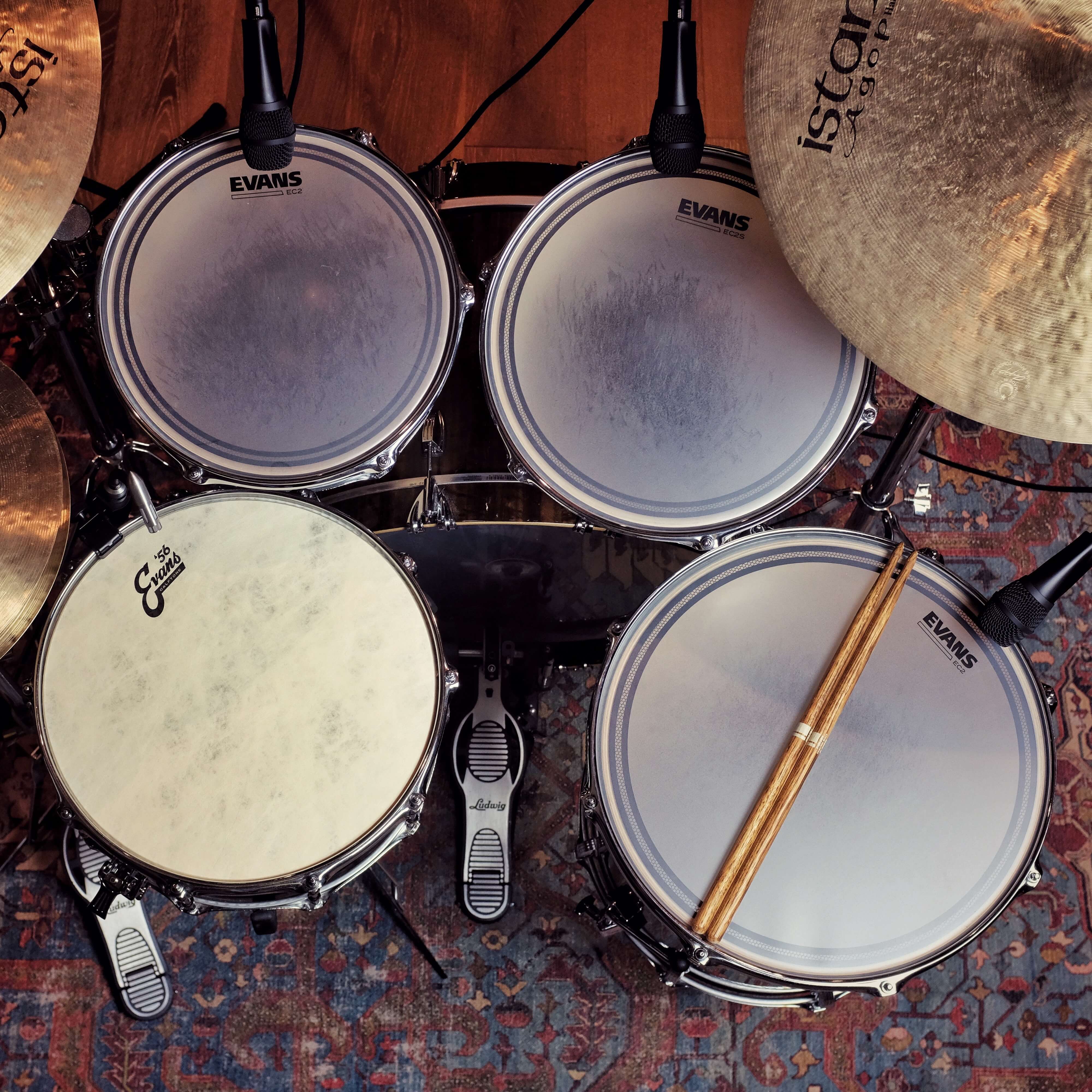 Earthworks DM17 - Tom and Snare
Drum Microphones, overhead view