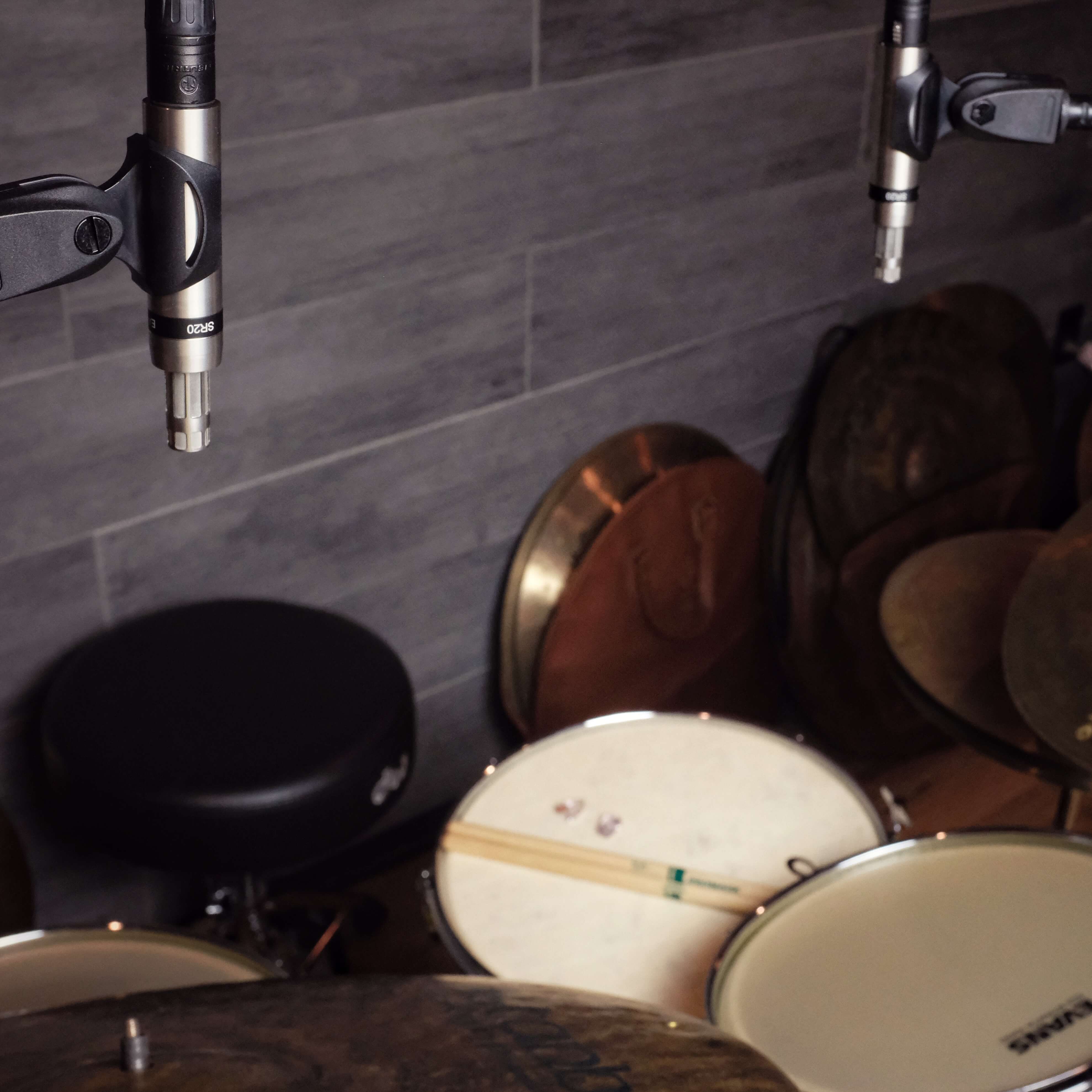 Earthworks SR20sp Gen 2 - Stereo Pair of Drum Overhead Microphones, in studio