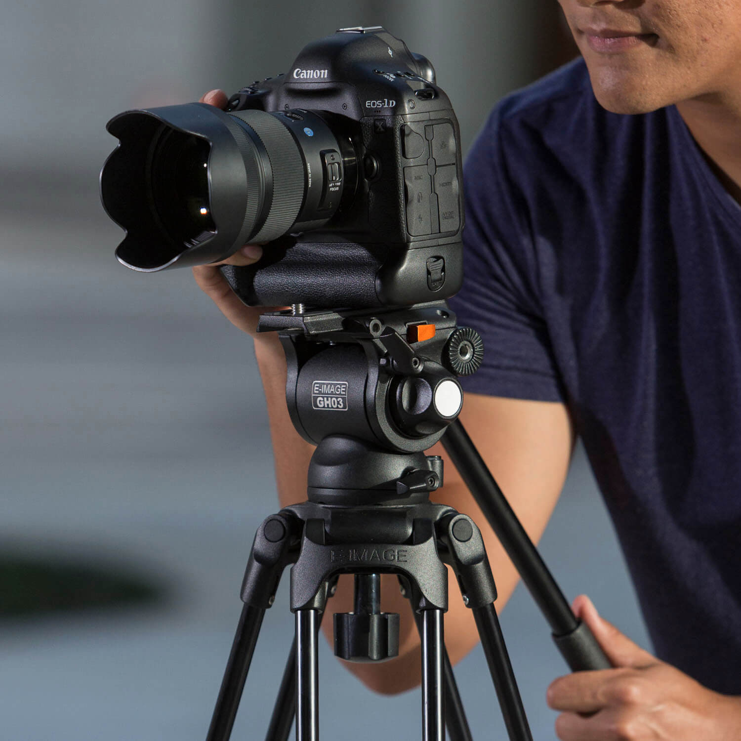 E-Image EG03A2 - Aluminum Tripod with 75mm Fluid Drag Video Head, lifestyle photo 3