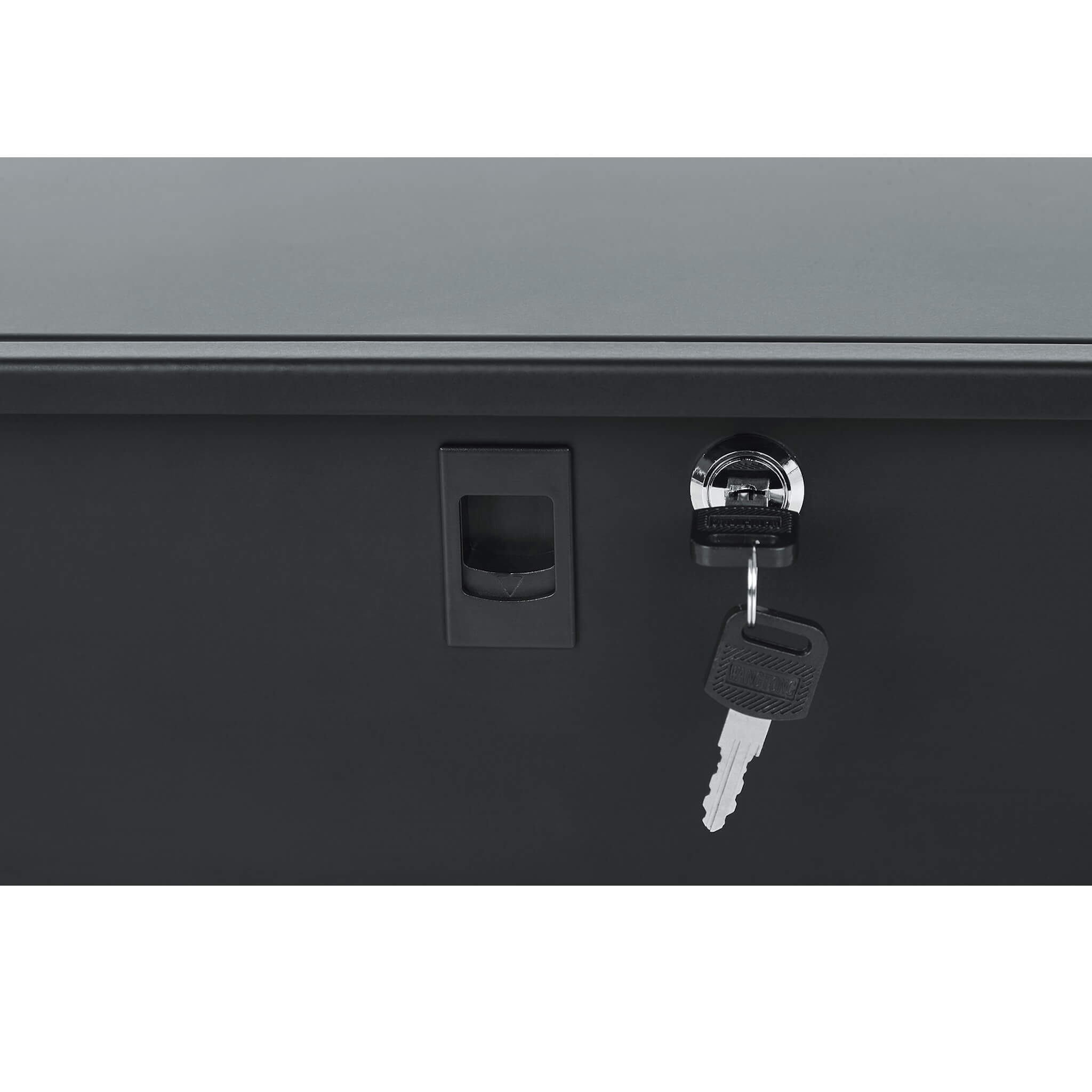 Gator GRW-DRW lock & keys mounted