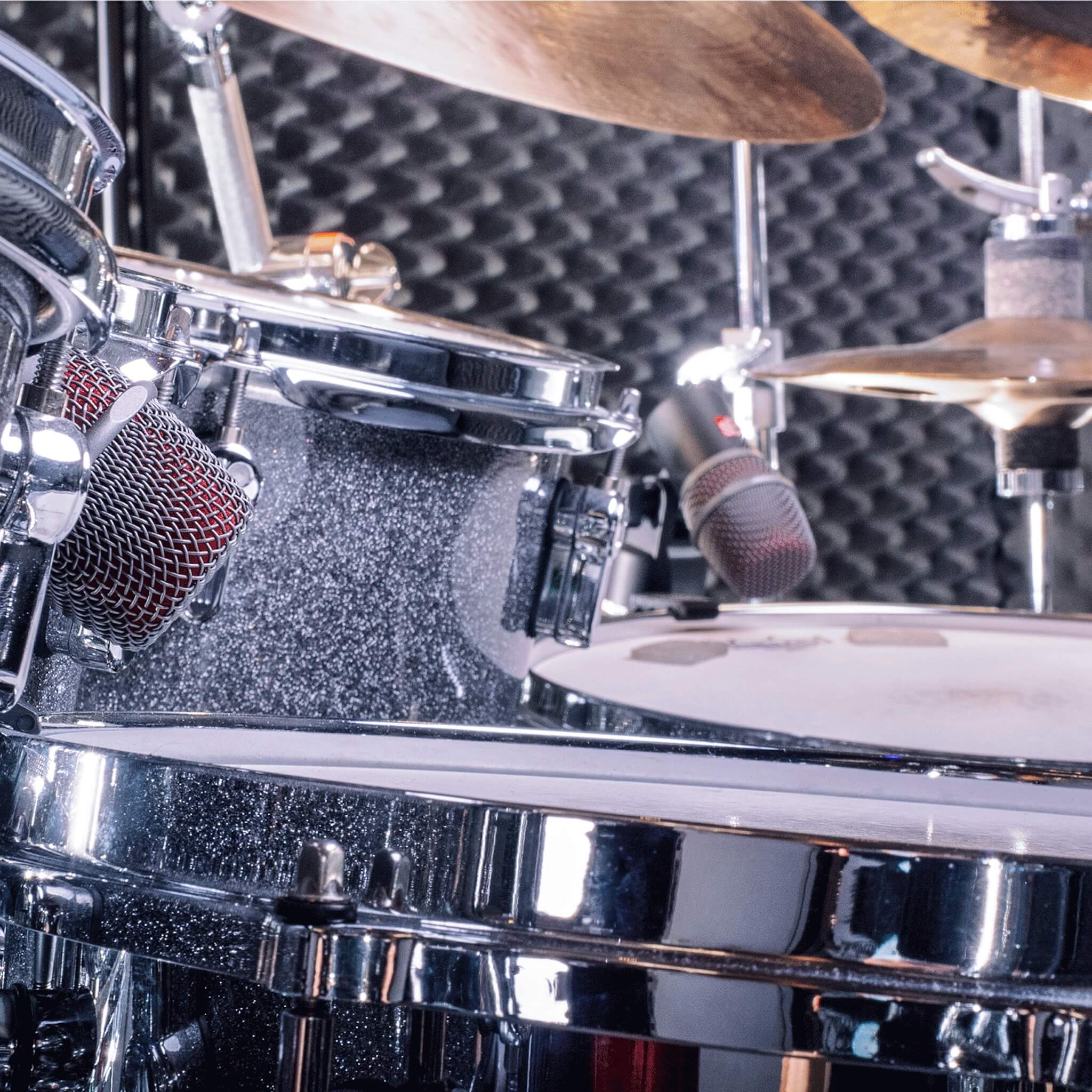 sE Electronics V Beat - Snare and Tom Drum Supercardioid Microphone, mounted
