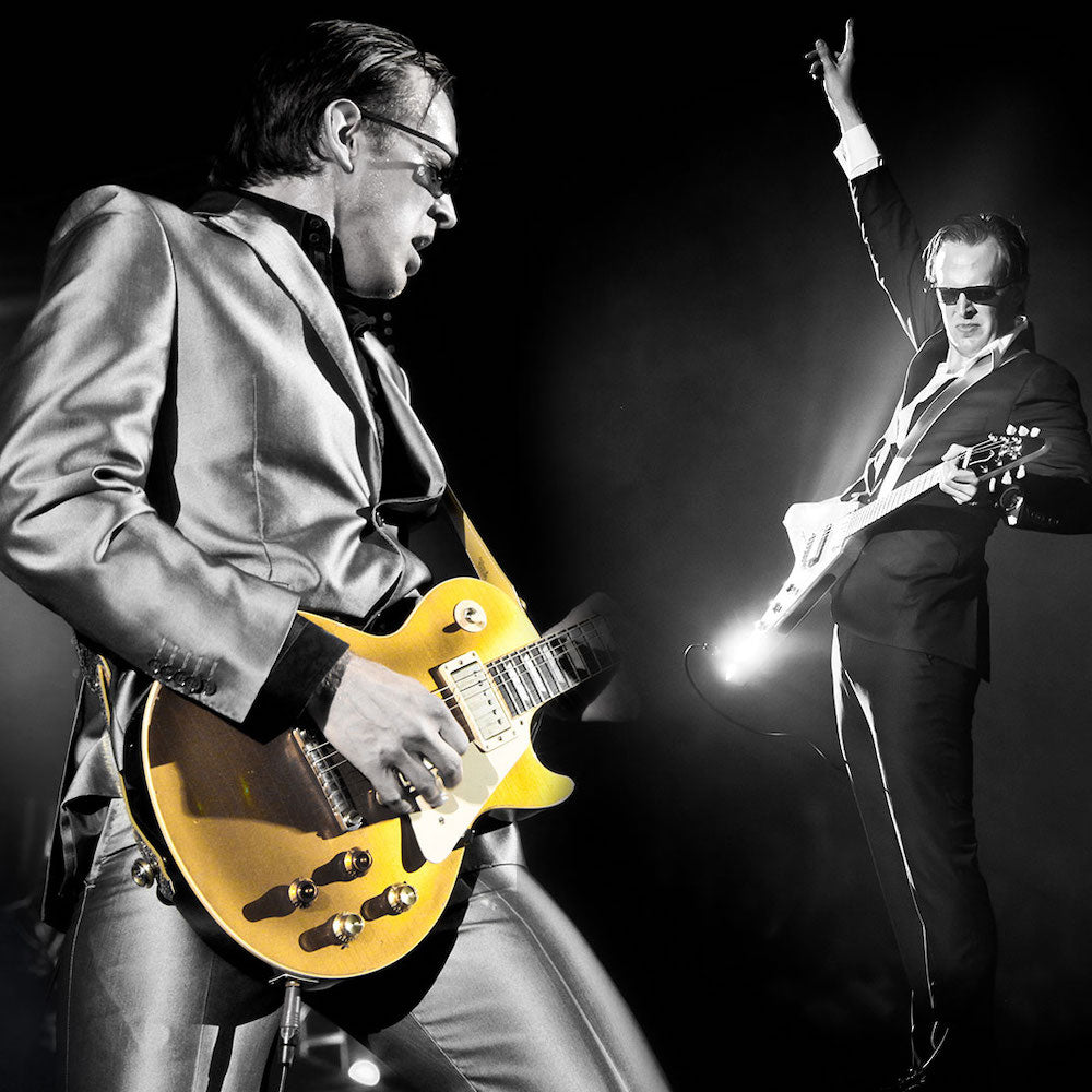 Joe Bonamassa with a Gibson Les Paul and Flying V guitars