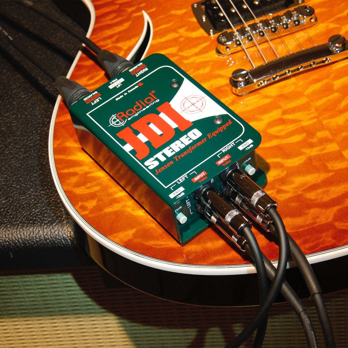 Radial JDI Stereo - Passive Two-channel Direct Box with Jensen Transformers, connected to an electric guitar