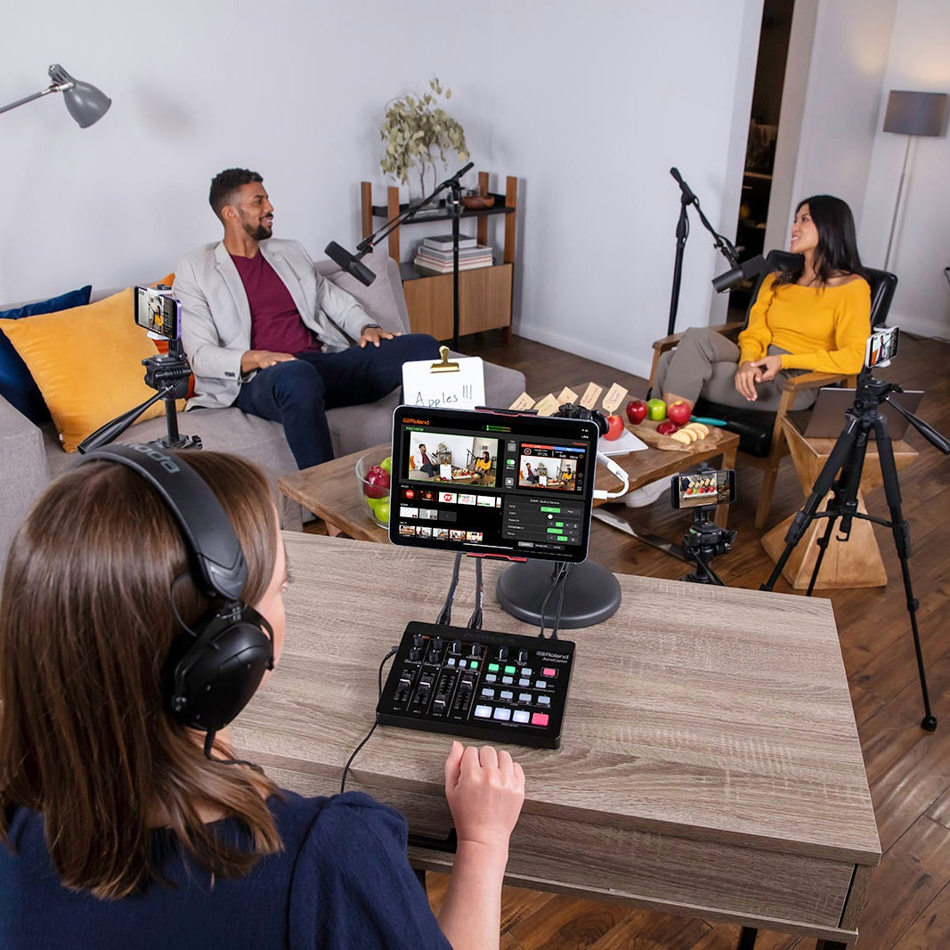 Roland VRC-01 Aerocaster ‐ Wireless AV Streaming Mixer, Podcast environment