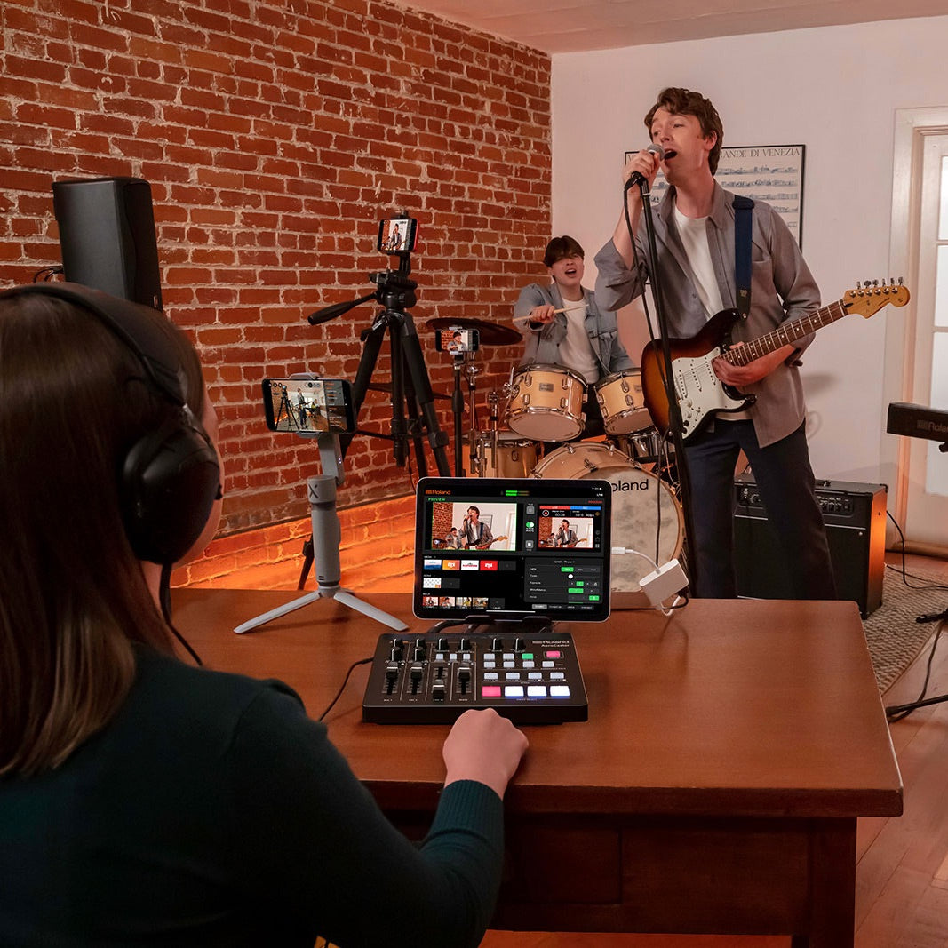 Roland VRC-01 Aerocaster ‐ Wireless AV Streaming Mixer, music performance setup