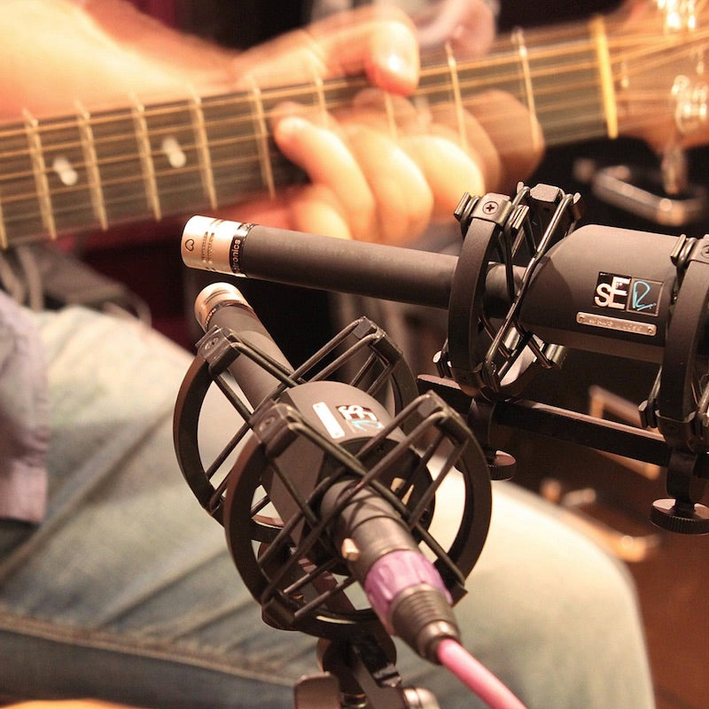 Two sE Electronics RN17 SP, Matched Pair of R17 Microphones micing a guitar