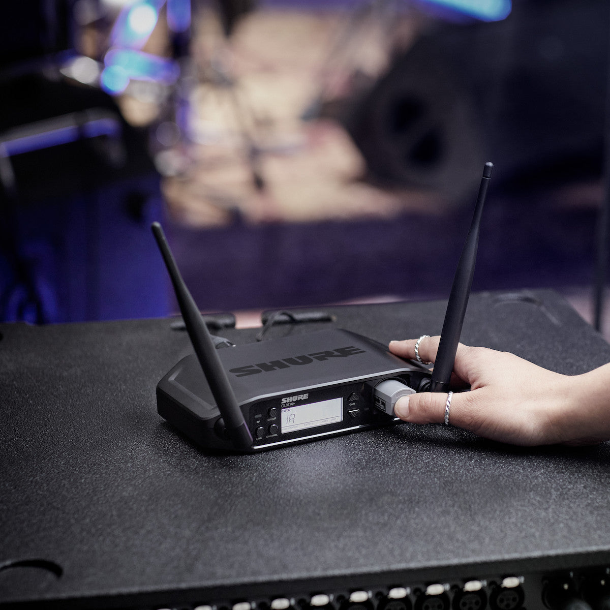 Shure GLXD4+ Tabletop Receiver, rechargability