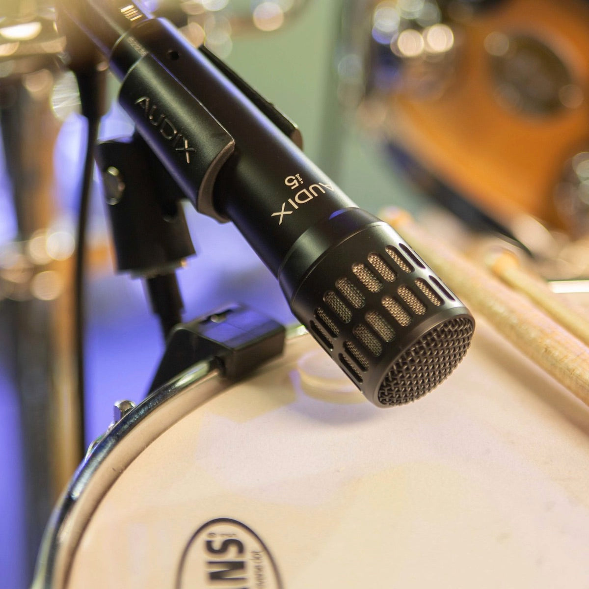 Audix i5 Dynamic Instrument Microphone mounted on a snare drum