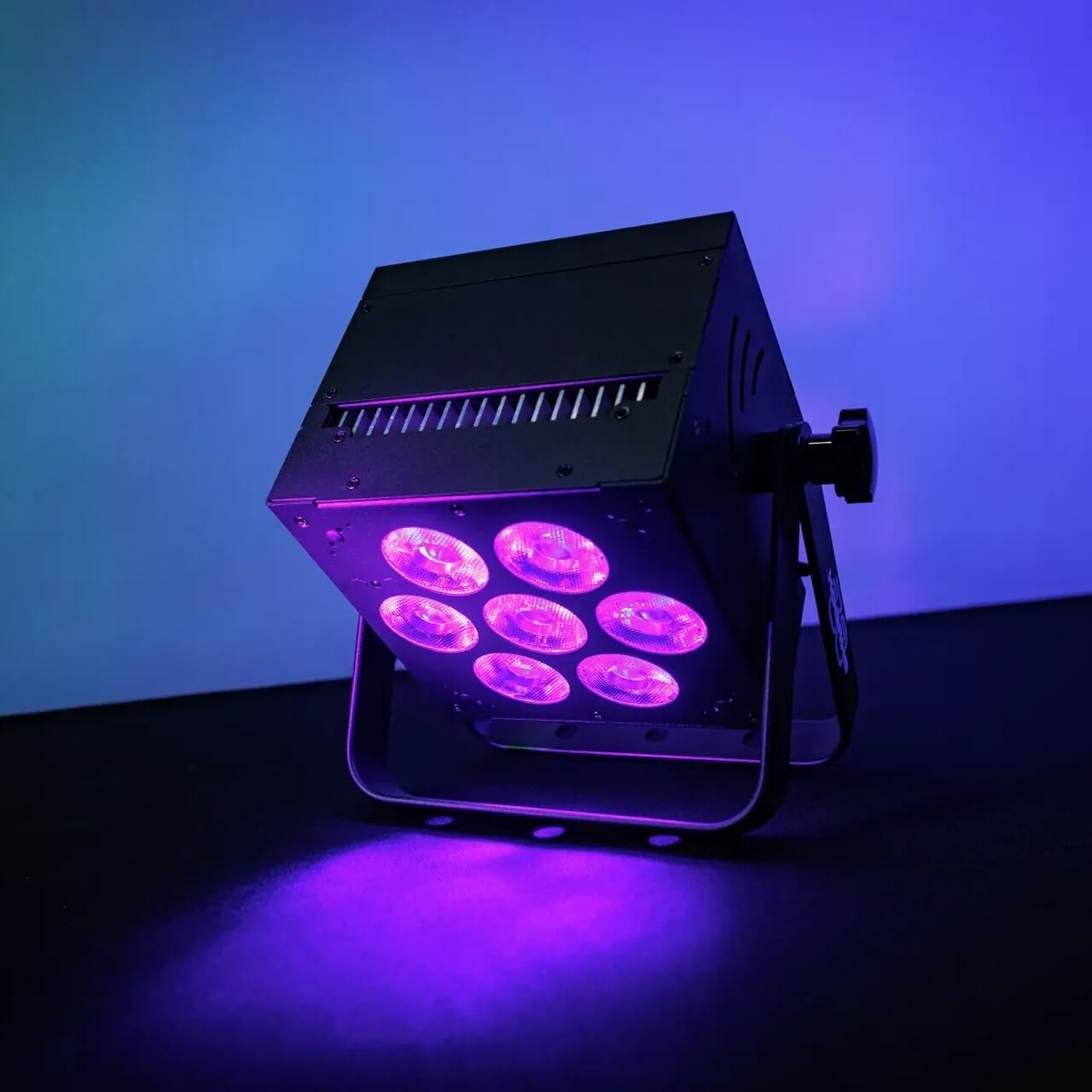 Blizzard Lighting SkyBox G2 EXA - 7x 15W LED Par with Li-Ion Battery, black light