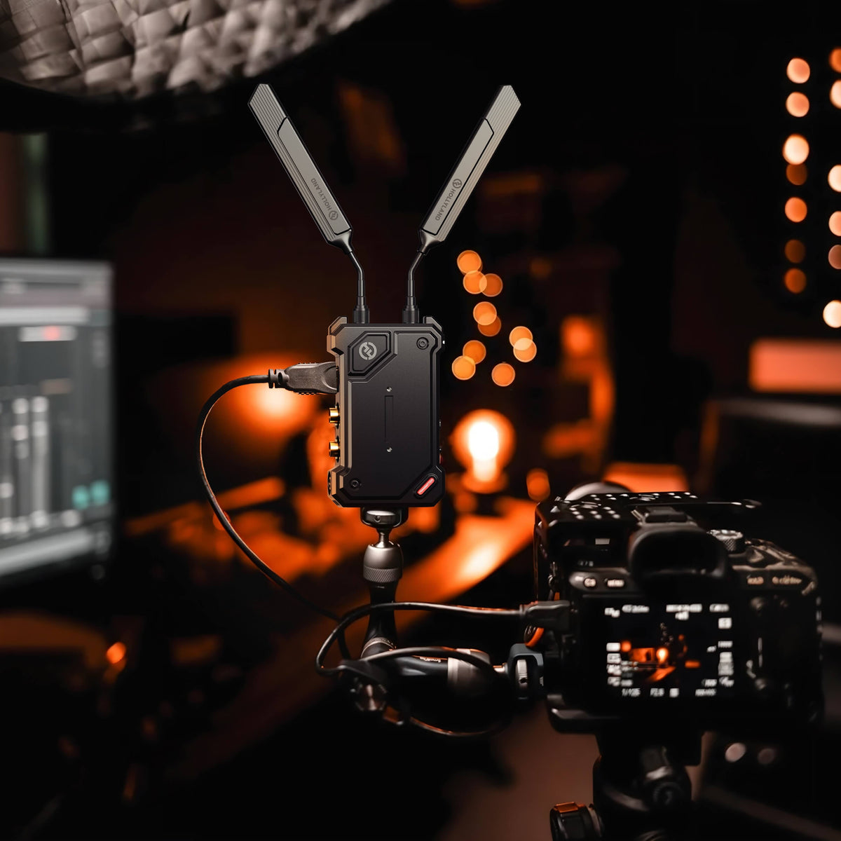 Hollyland Cosmo C2-2TX-1RX - Wireless Video Transmission Kit, studio