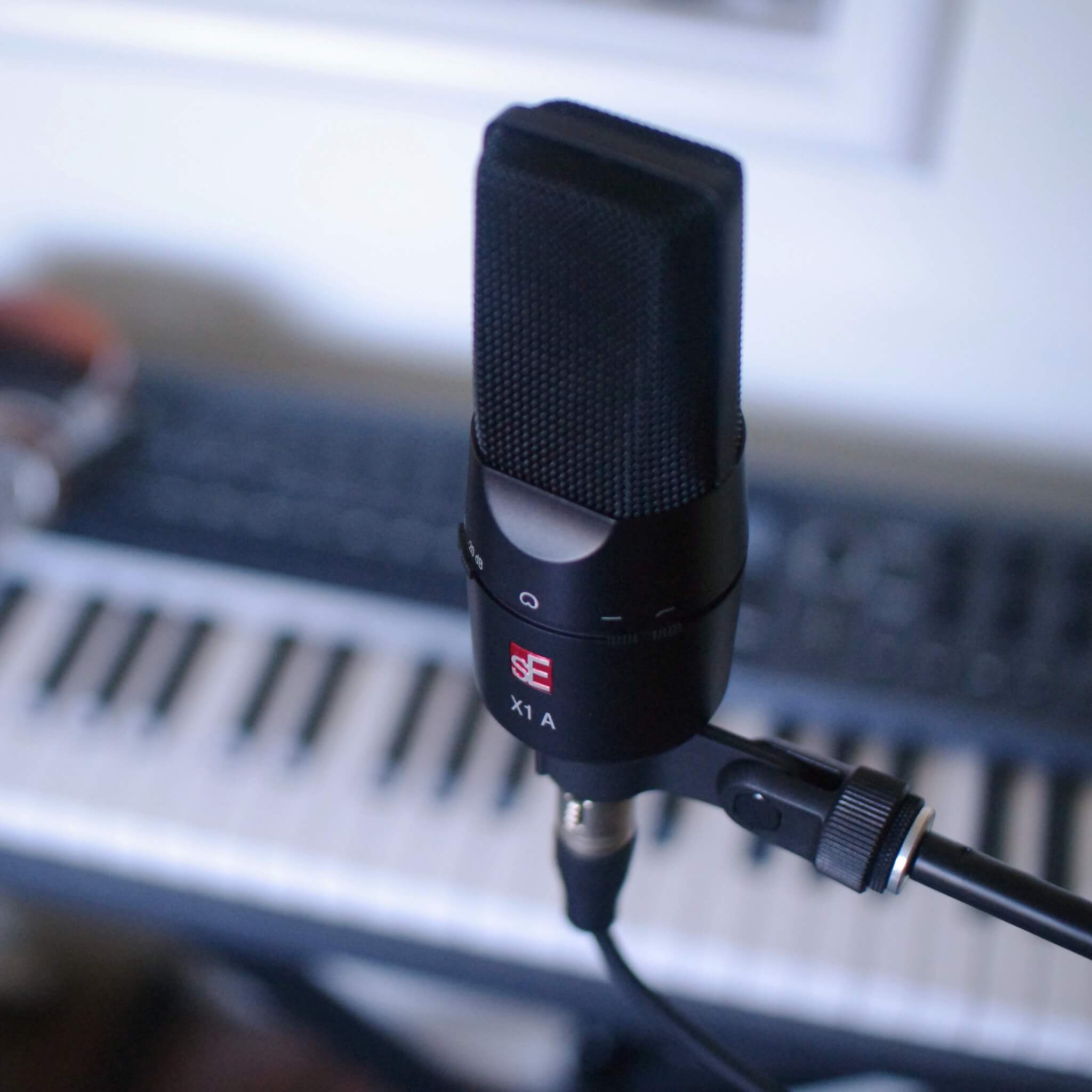 sE Electronics X1 A - Condenser Microphone, in use keyboard