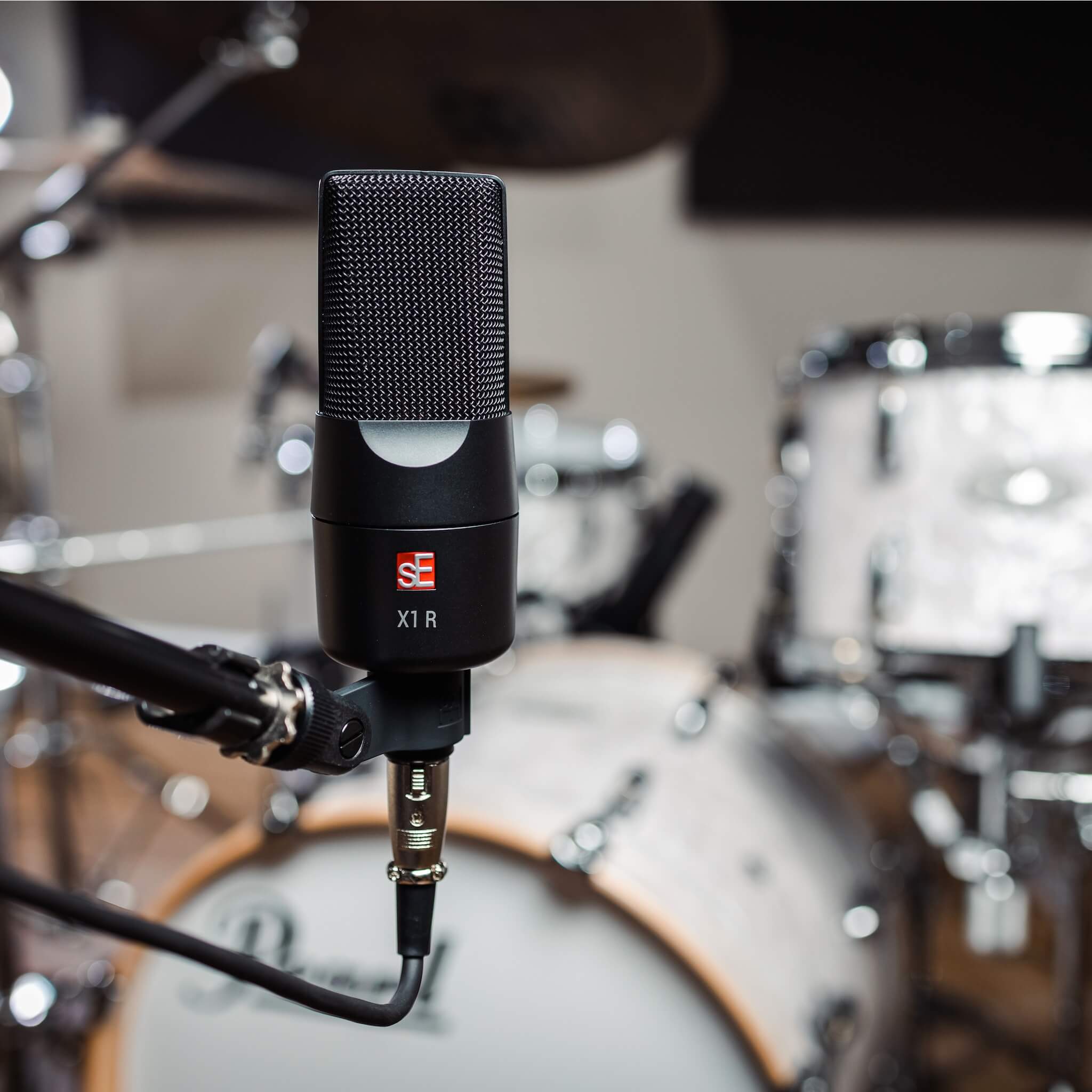 sE Electronics X1 R - Passive Ribbon Microphone, in use drums