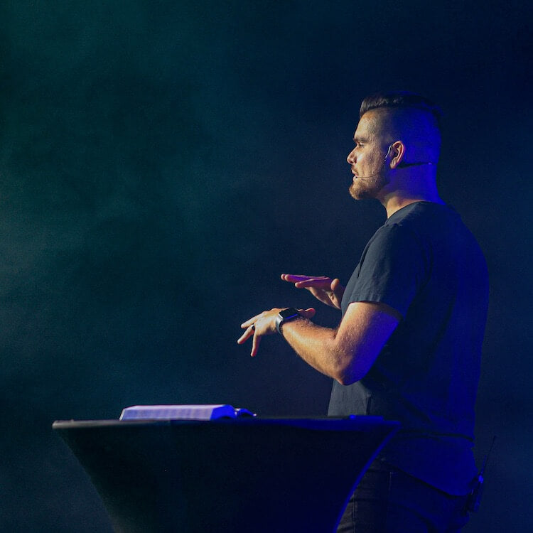 THOR Hammer SE-9 Headset Microphone on Eddie Hoagland at New Life Church, mobile banner