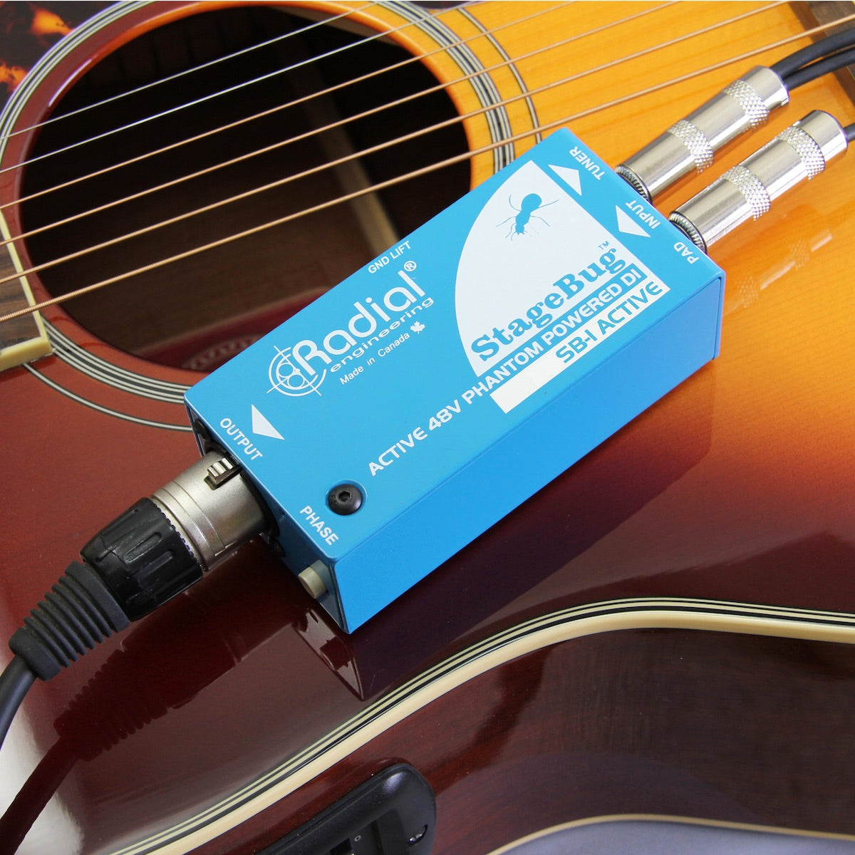 Radial StageBug SB-1 Active - Compact Direct Box for Acoustic Guitar & Bass, in use